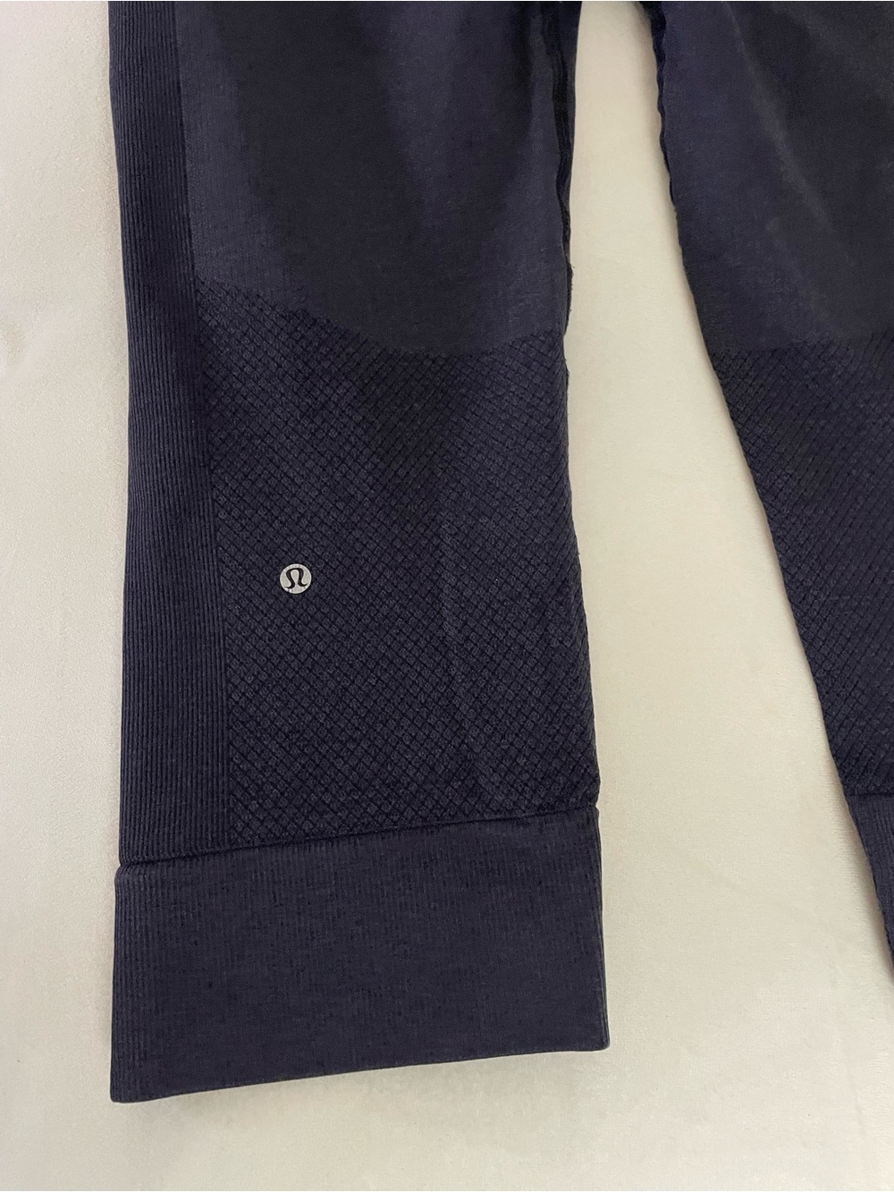 Lululemon Seamless Street Crop Capri Leggings Dark Navy Size 8 - Picture 7 of 9